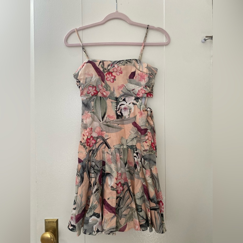 GUESS Spring/summer flower Guess dress with the cutout and bow